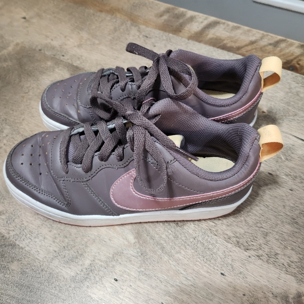 Preowned girls size 3.5 Nike
